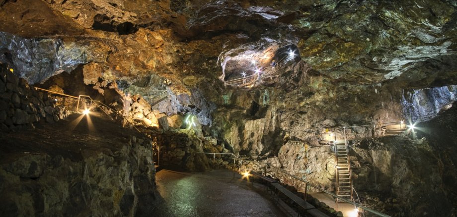 La photo montre la galerie des visiteurs de la mine de cuivre.