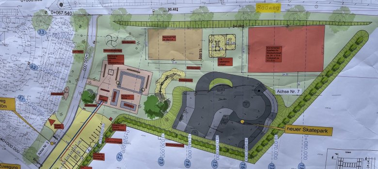 Das Foto zeigt den Bauplan für den zukünftigen Stadtpark.