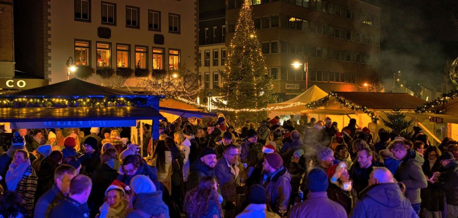 Das erste Idar-Obersteiner Adventsglühen war sehr gut besucht. 