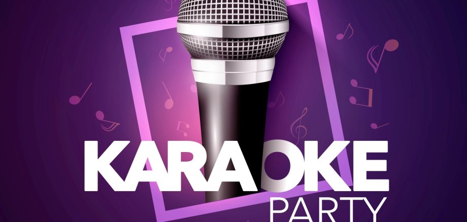 Das Foto zeigt einen Werbeflyer für eine Karaoke-Party. Auf einem lila-farbenen Hintergrund sind ein Mikrophon und der Schriftzug Karaoke-Party gedruckt.